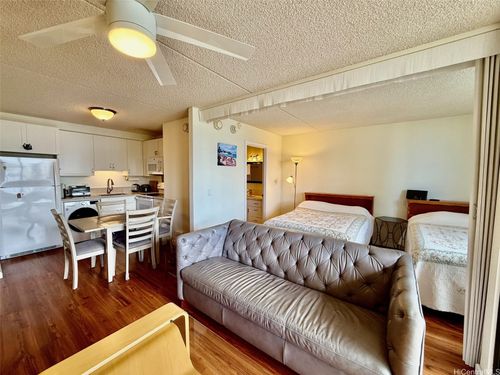 1802-2240 Kuhio Ave, Honolulu, HI, 96815-2813 | Card Image