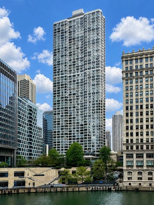 4608-405 Wabash Ave, Chicago, IL, 60611-3528 | Card Image
