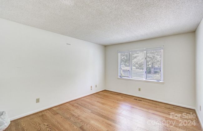 460 Crowfields Dr, Condo with 3 bedrooms, 3 bathrooms and null parking in Asheville NC | Image 7