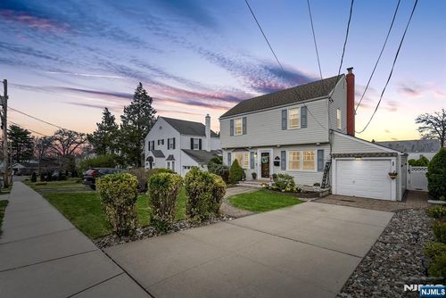 17 Burlington Rd, Clifton, NJ, 07012-2110 | Card Image