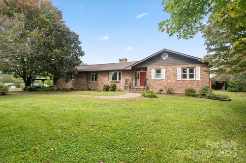 196 Broadview Cir, Brevard, NC, 28712-3106 | Card Image