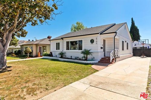 6700 W 85th Pl, Los Angeles, CA, 90003-3301 | Card Image