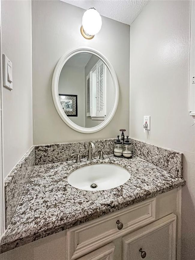 Half restroom | Image 24