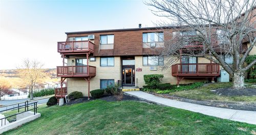 255 Richard Ct, Pomona, NY, 10970-2305 | Card Image