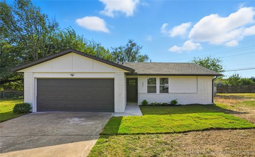 1901 W Vandalia St, Broken Arrow, OK, 74012-5140 | Card Image