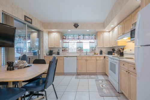 103-5776 200 St, Langley, BC, V3A1M8 | Card Image