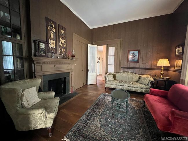 Informal Parlor/Family Room | Image 34