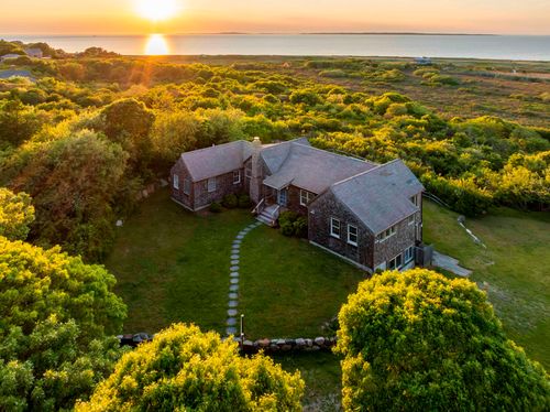 370 Lighthouse Rd, Aquinnah, MA, 02535-1376 | Card Image