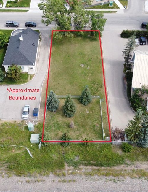 313 1 St E, Cochrane, AB, T4C1Z3 | Card Image