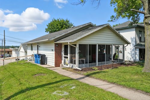 215 E 3rd St, Dixon, IL, 61021-3123 | Card Image