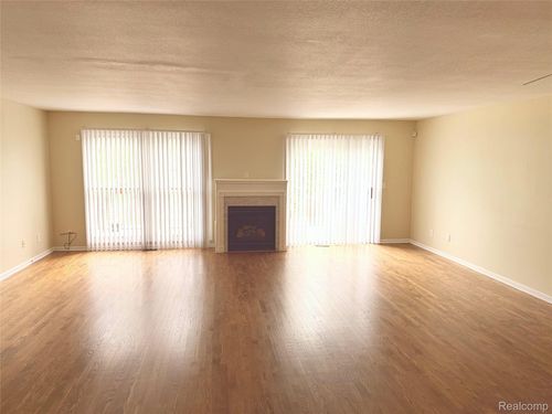 2-65 W Euclid St, Detroit, MI, 48202-2001 | Card Image