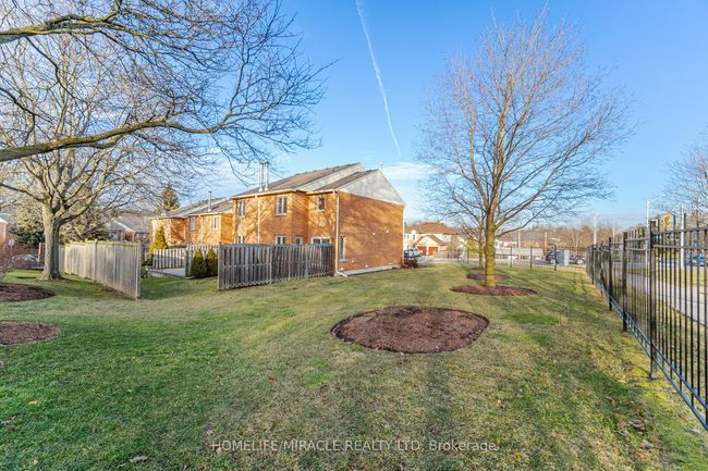 24 - 2 Huntingwood Ave, Condo with 4 bedrooms, 3 bathrooms and 2 parking in Dundas ON | Image 39