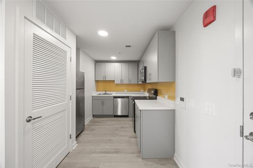 118-56 Prospect St, Yonkers, NY, 10701-3523 | Card Image