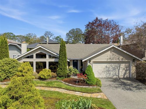 4003 Hopesmore Dr, Victoria, BC, V8N6A2 | Card Image