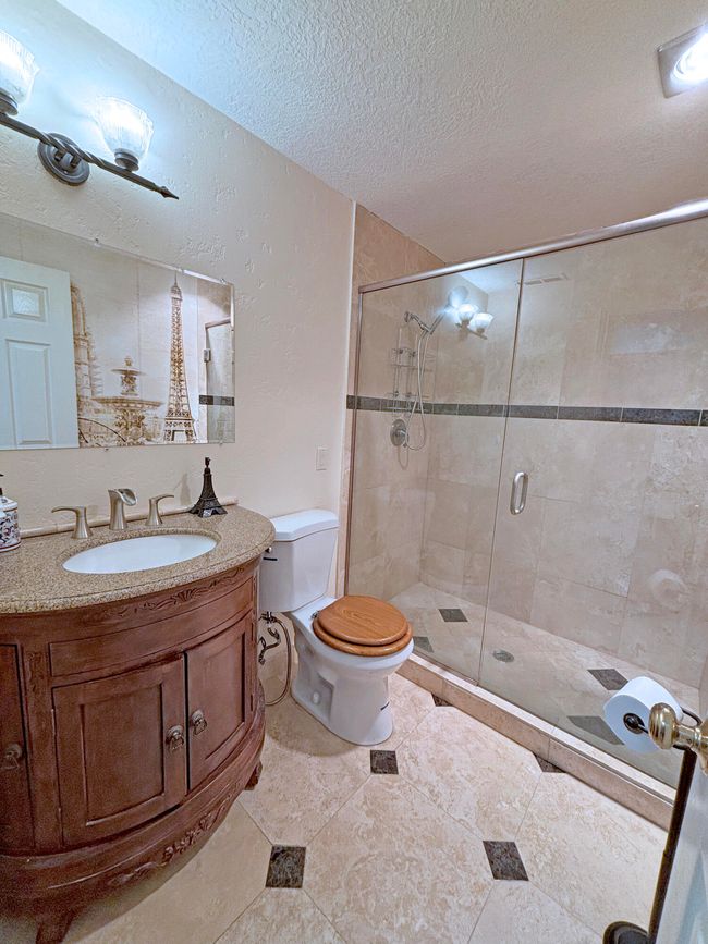 bathroom 2 | Image 25