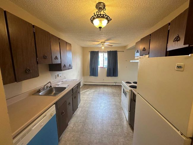 219 - 7801 98 Street, Home with 3 bedrooms, 1 bathrooms and 1 parking in Peace River AB | Image 5