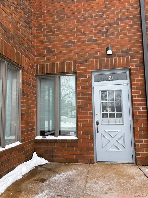 b-121 Hilltown Village Ctr, Chesterfield, MO, 63017-1731 | Card Image