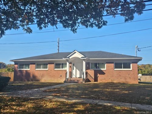 87 Community Rd, Bay Shore, NY, 11706-7855 | Card Image