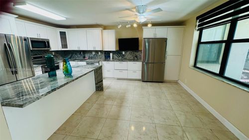 7-20381 Ne 30th Ave, Aventura, FL, 33180-1546 | Card Image