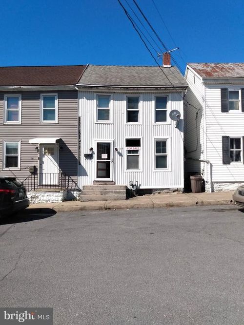 139 W 2nd St, WAYNESBORO, PA, 17268-2655 | Card Image
