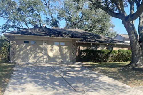 1819 Pilgrims Point Dr, Friendswood, TX, 77546-2326 | Card Image