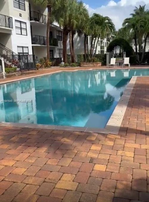 apt-31-760 Executive Center Dr, West Palm Beach, FL, 33401-8669 | Card Image