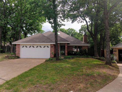 6218 Paradise Dr, Arlington, TX, 76001-5297 | Card Image