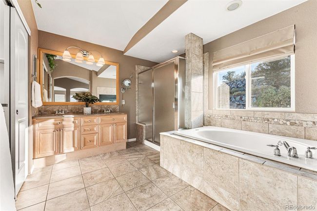 Spacious primary 5-piece bath | Image 22