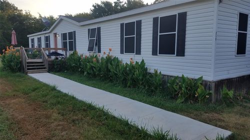 270 Country Way, Smithville, TX, 78957-5390 | Card Image