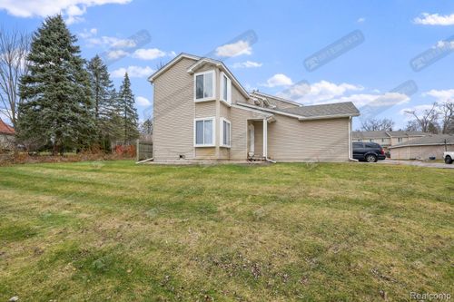 2249 S Commerce Rd, Wolverine Lake, MI, 48390-2125 | Card Image