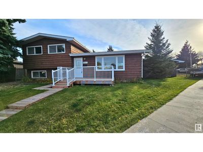 6507 45 A Ave, House other with 3 bedrooms, 2 bathrooms and null parking in Camrose AB | Image 2