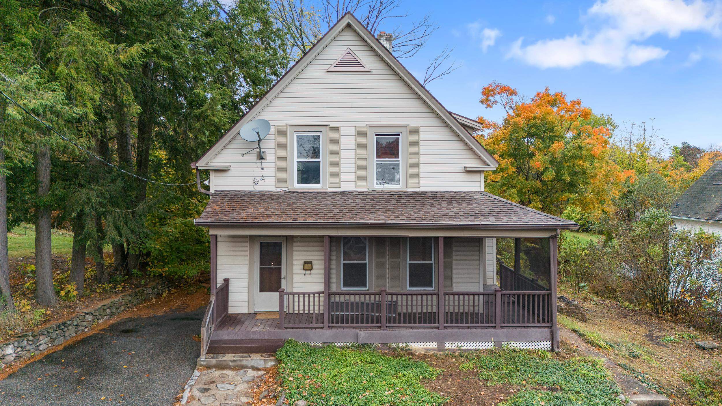 Crescent St, Derry, NH 03038