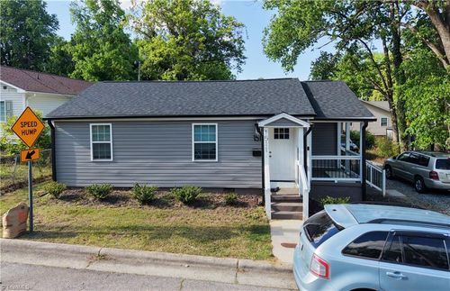 1511 Davis Ave, High Point, NC, 27260-4143 | Card Image