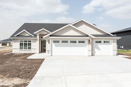 4002 Valley Dr, Bismarck, ND, 58503-1739 | Card Image