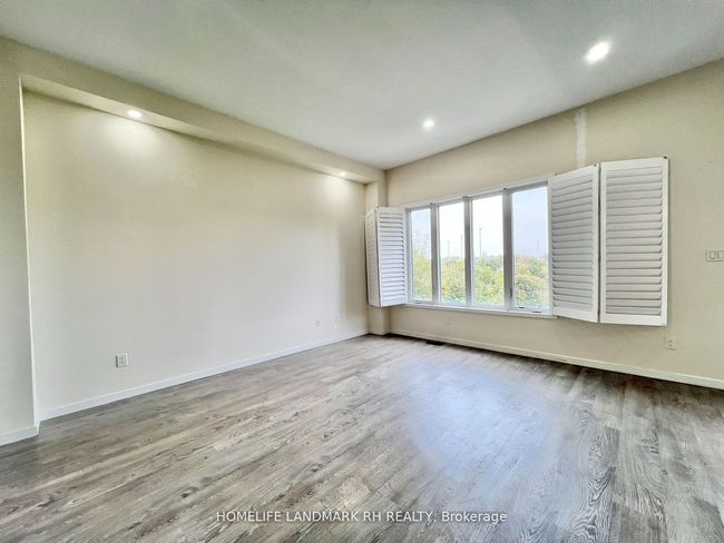 28 Elyse Crt, House attached with 4 bedrooms, 3 bathrooms and 2 parking in Aurora ON | Image 7