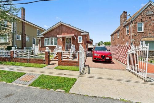 15 Sumner Ave, Yonkers, NY, 10704-1904 | Card Image