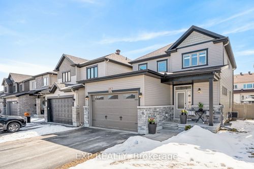 690 Parade Drive, Stittsville - Munster - Richmond, ON, K2S0Z3 | Card Image