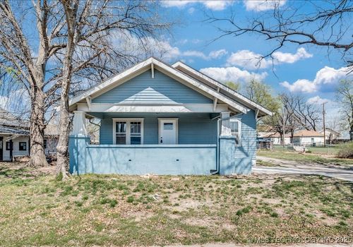 816 W Padon Ave, Blackwell, OK, 74631-2636 | Card Image