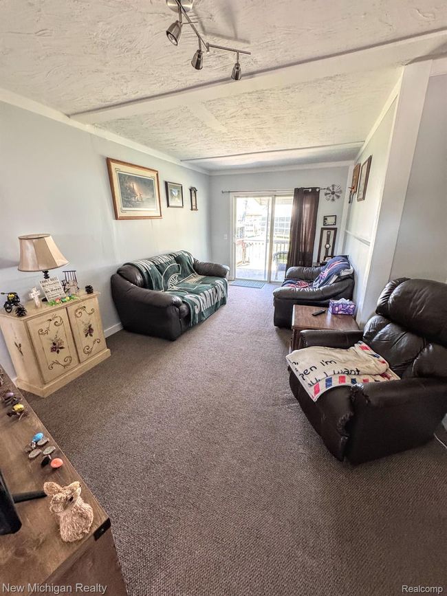 3302 Newton Rd, House other with 3 bedrooms, 2 bathrooms and null parking in Commerce Township MI | Image 4