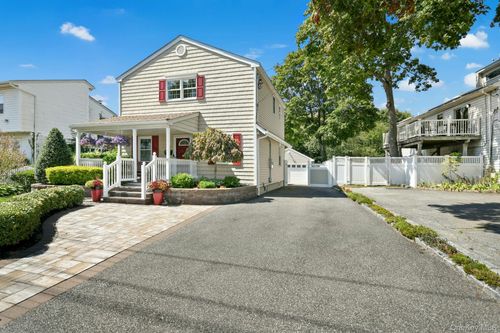 258 Grant Ave, Islip, NY, 11751-2601 | Card Image