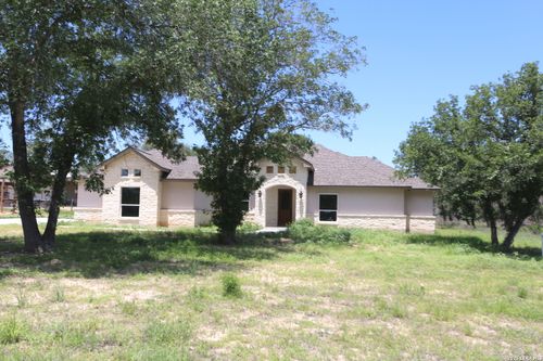 193 Oak Fields Dr, Floresville, TX, 78114-6210 | Card Image