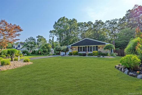 102 Sycamore Cir, Stony Brook, NY, 11790-3167 | Card Image