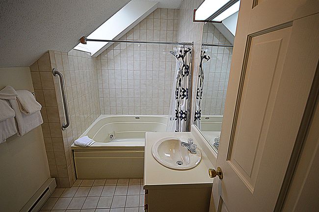 17B - 9 Mountain Sun Way, Condo with 3 bedrooms, 4 bathrooms and null parking in Waterville Valley NH | Image 26