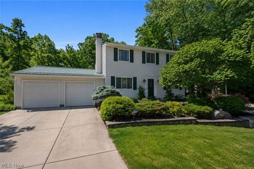 9481 Yorkview Dr, North Royalton, OH, 44133-1524 | Card Image