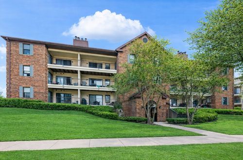 100-611 Hapsfield Ln, Buffalo Grove, IL, 60089-4726 | Card Image