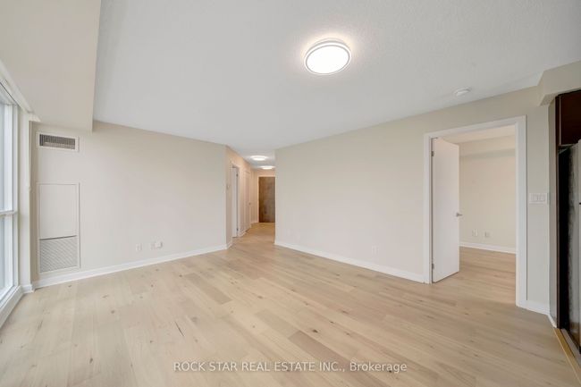 905 - 18 Harbour St, Condo with 2 bedrooms, 2 bathrooms and 1 parking in Toronto ON | Image 9