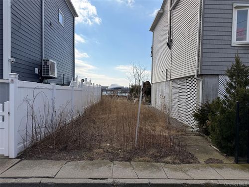 308 8th Rd, Broad Channel, NY, 11693-1064 | Card Image