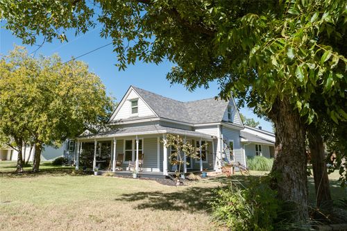 402 W 6th St, Justin, TX, 76247-4604 | Card Image