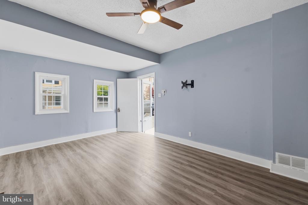 Residential in MOUNT HOLLY 5