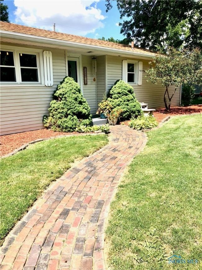 22915 W Walnut Ln, House other with 3 bedrooms, 2 bathrooms and 1 parking in Genoa OH | Image 35